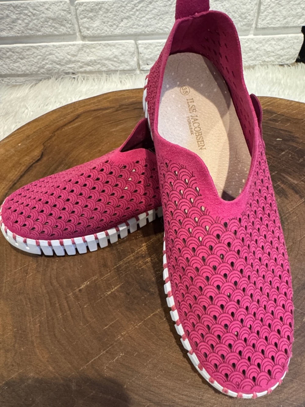 ✨ Ilse Jacobsen Tulip Slip-On Shoes – Berry Pink – Size 38 ✨